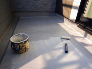 ベランダ防水・FRP防水工事の様子